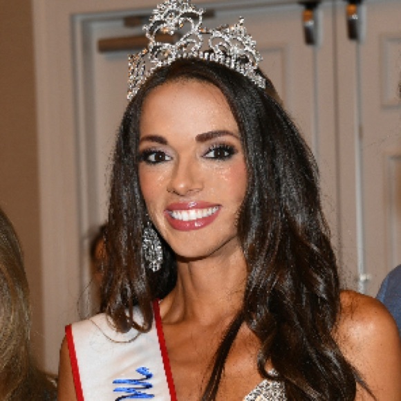 Meet your Posher, Sarah - Picture 2 of 2